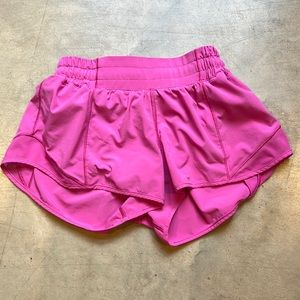NWOT Sonic pink Lululemon hotty hots 2.5 size 4 low rise